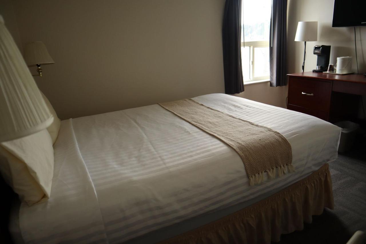 Destination Family Hotel Уайтхорс Экстерьер фото