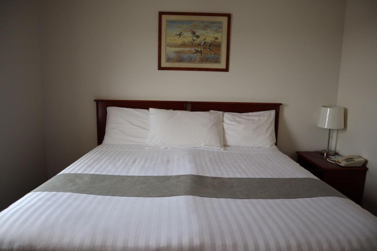 Destination Family Hotel Уайтхорс Экстерьер фото