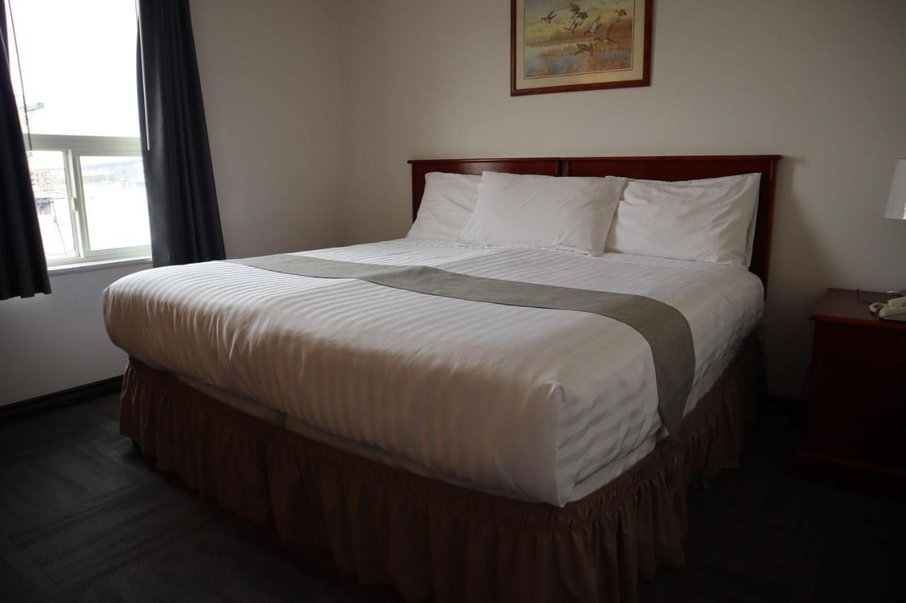 Destination Family Hotel Уайтхорс Экстерьер фото