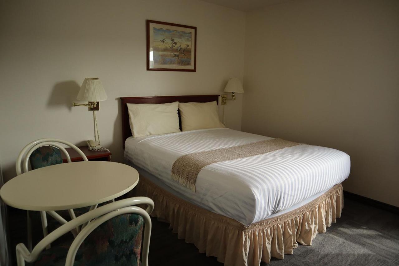 Destination Family Hotel Уайтхорс Экстерьер фото