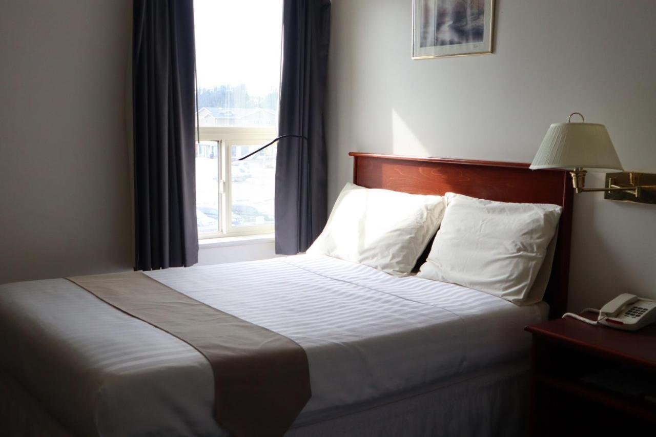Destination Family Hotel Уайтхорс Экстерьер фото