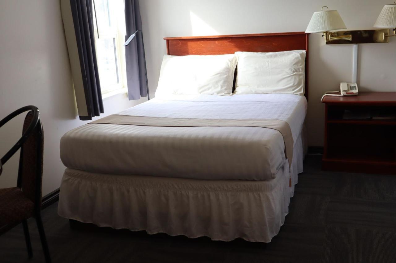 Destination Family Hotel Уайтхорс Экстерьер фото